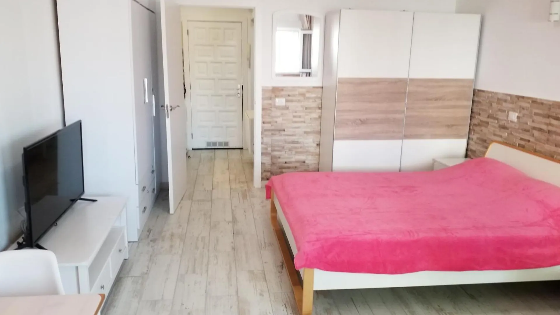 Designer 1 Bedroom Apartment White Tree 2 Minutes To The Beach In The City Center, Puerto De La Cruz, Tenerife