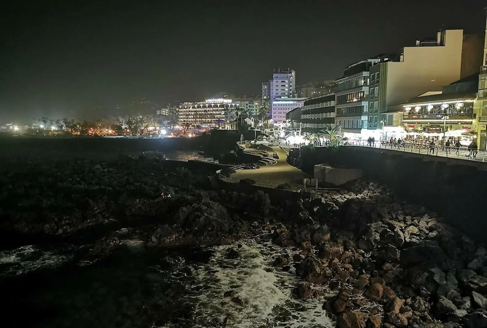 Designer 1 Bedroom Apartment White Tree 2 Minutes To The Beach In The City Center, Puerto De La Cruz, Tenerife
