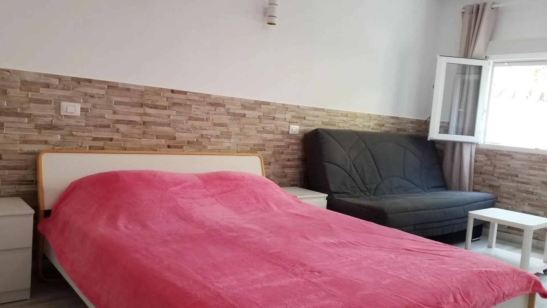 Designer 1 Bedroom Apartment White Tree 2 Minutes To The Beach In The City Center, Puerto De La Cruz, Tenerife Spanyolország